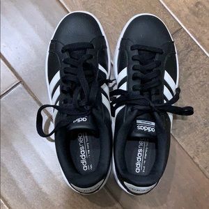 Adidas tennis shoes- excellent condition